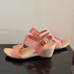 VIONIC Women's Pink Wedge Sandals, NWOT, Never Worn, Women’s Size 5
